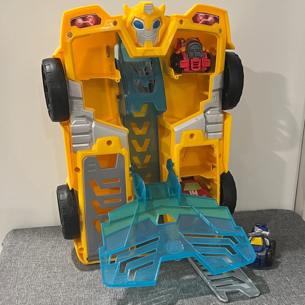 Transformer mini bot Bumblebee holder and 3 mini bots. Hotshot, Whril & Hotrod